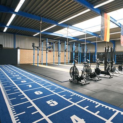 15mm podłogi fitness Gym Sztuczna trawa do siłowni Brązowa 3/16 cali Trwałe