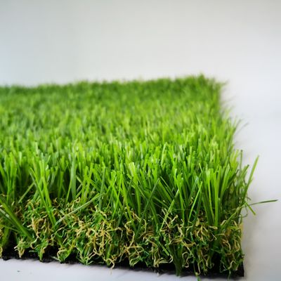 8204 Dywan z trawy plastikowej - ostateczne rozwiązanie dla ogrodów