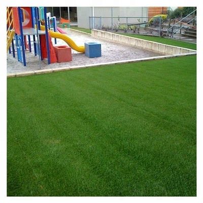 25mm Wysokość stosu 3/8 cali Rozmiar sztucznej trawy Trawnik idealny dla dzieci Plac zabaw