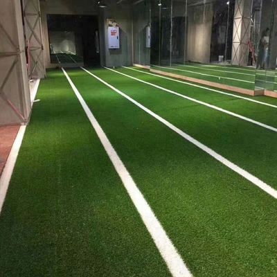 EN14904 Certyfikowane podłogi sportowe na sztuczną trawę do użytku wewnętrznego o gęstości 52500